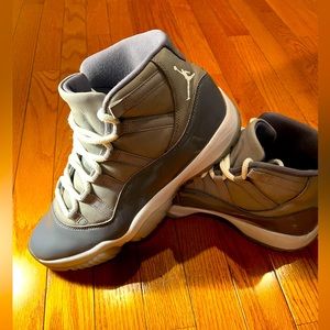 Air Jordan 11’s Retro Cool Grey size 10